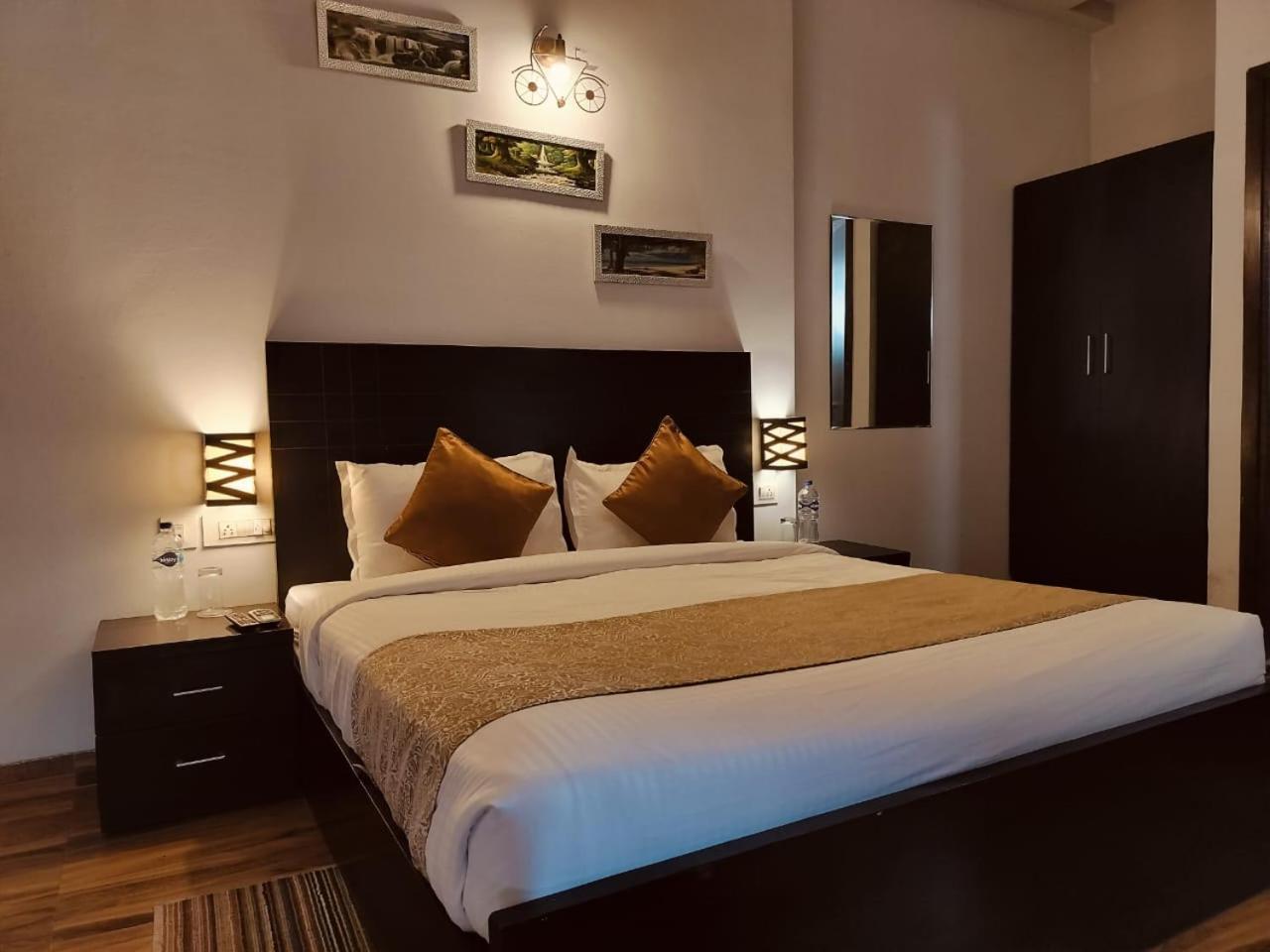 Pearl Suites At Omex Entrenity Vrindāvan Exterior photo