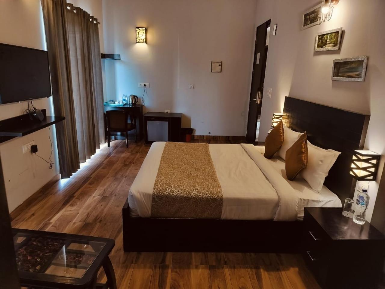 Pearl Suites At Omex Entrenity Vrindāvan Exterior photo