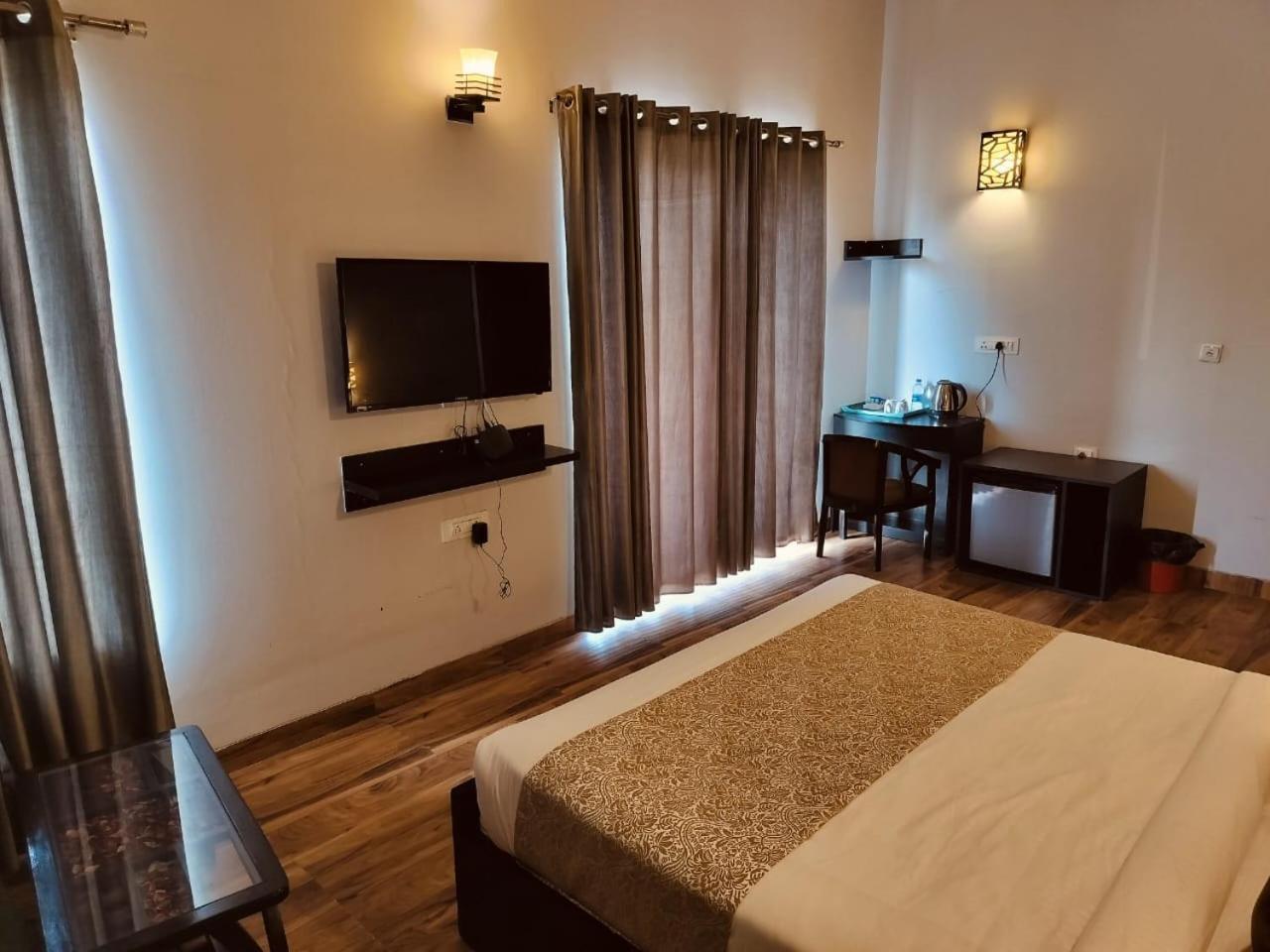 Pearl Suites At Omex Entrenity Vrindāvan Exterior photo