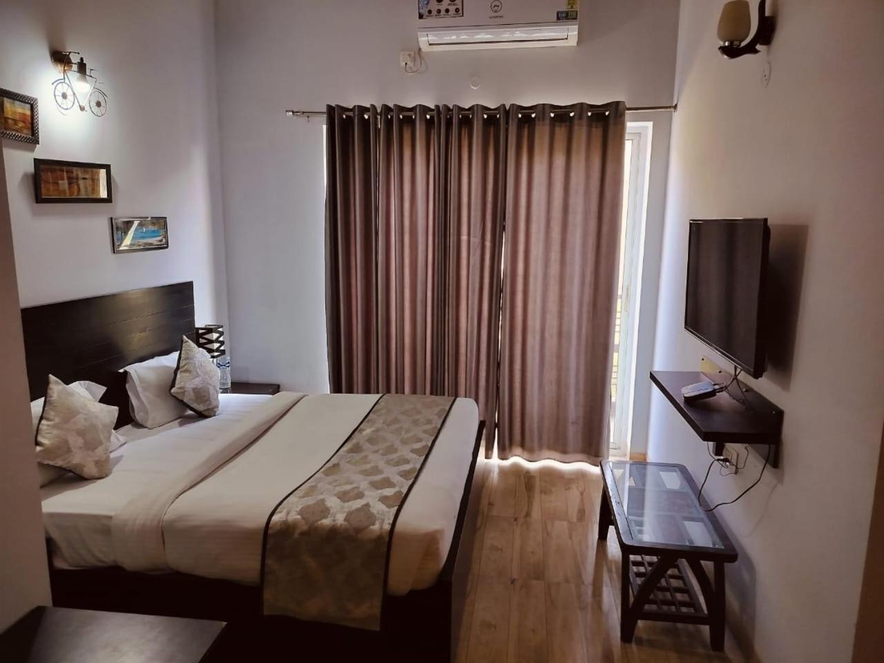 Pearl Suites At Omex Entrenity Vrindāvan Exterior photo