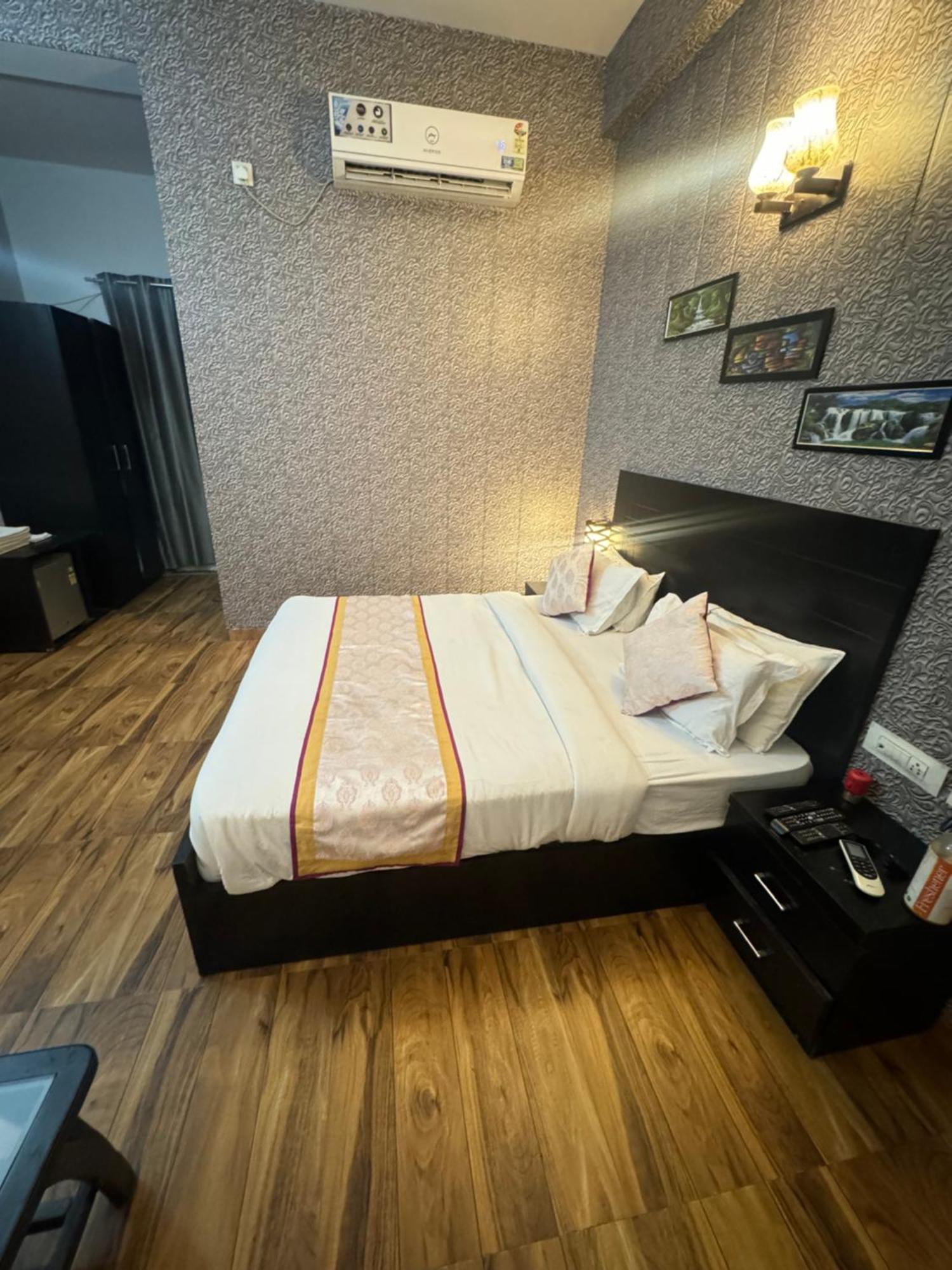 Pearl Suites At Omex Entrenity Vrindāvan Exterior photo