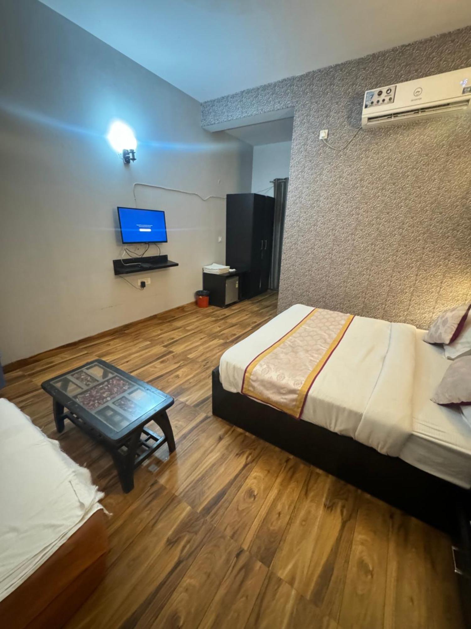 Pearl Suites At Omex Entrenity Vrindāvan Exterior photo